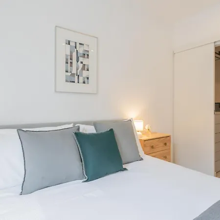 White By Rent * Como