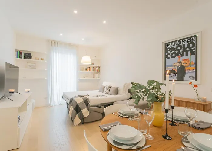 White By Rent * Como