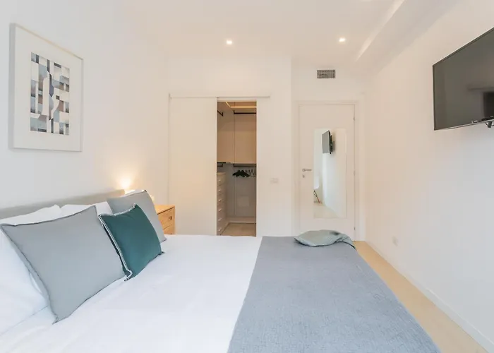 White By Rent Como